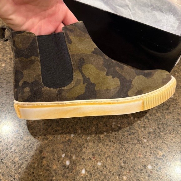 NEW Chocolat Blu Move Suede NASH Camo Print Pull On Distressed Sneakers - Picture 8 of 13